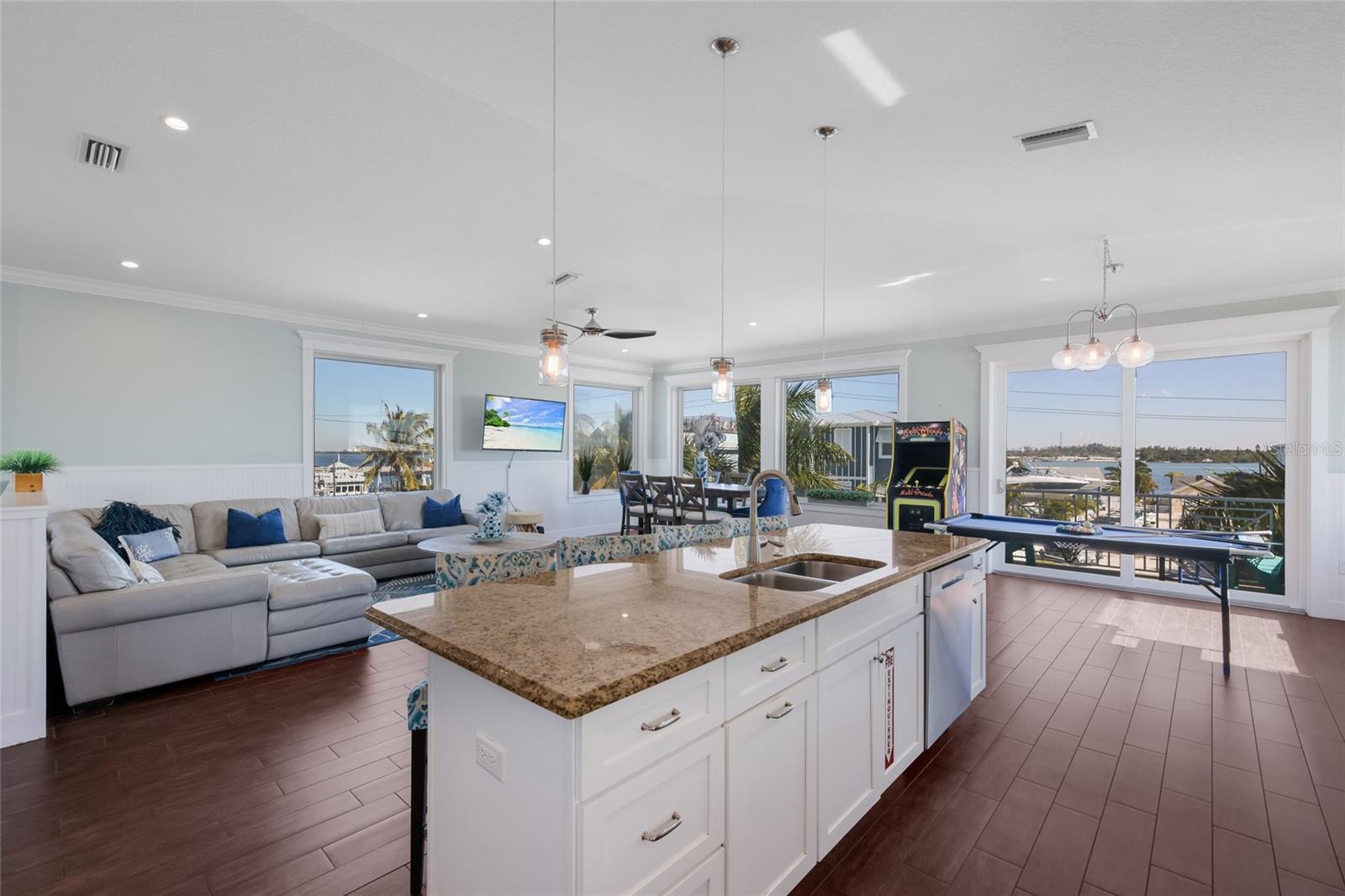 CORRECTED PLAT OF AZURE SHORES - Residential