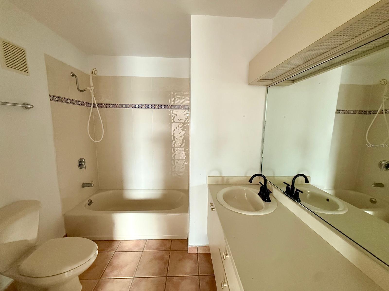VILLAS DE GOLF WEST - Residential
