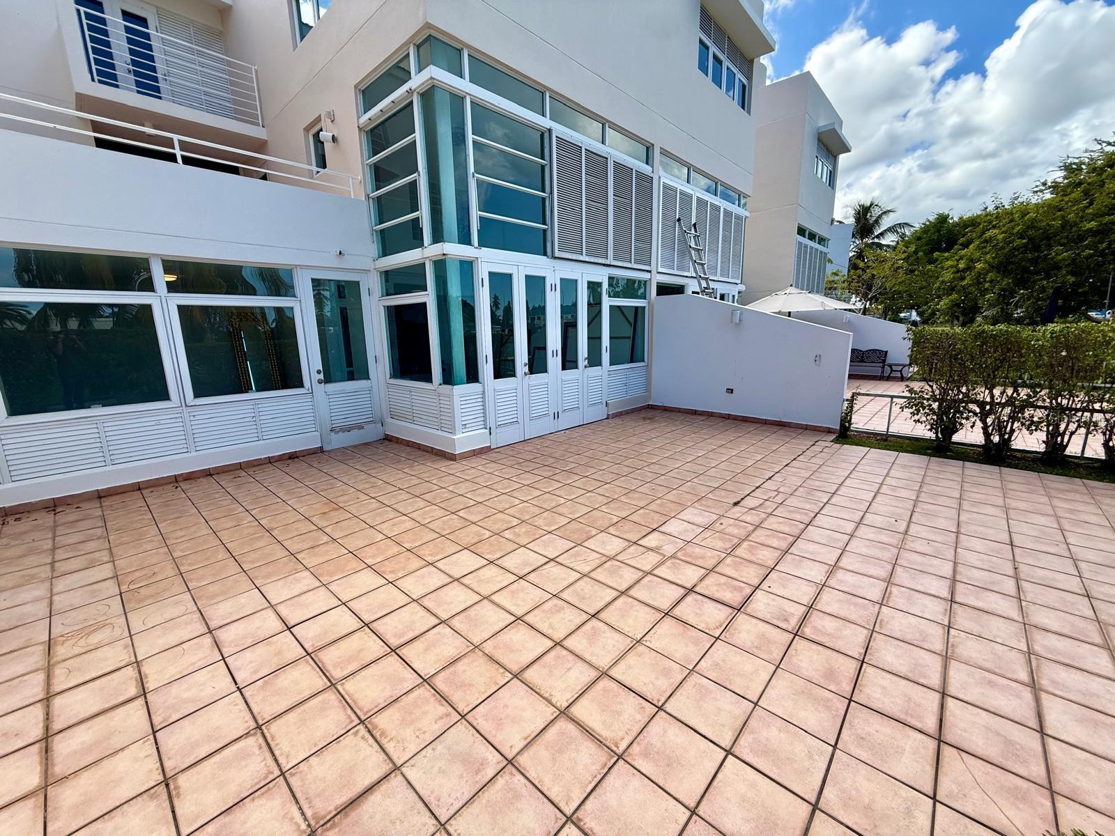 VILLAS DE GOLF WEST - Residential
