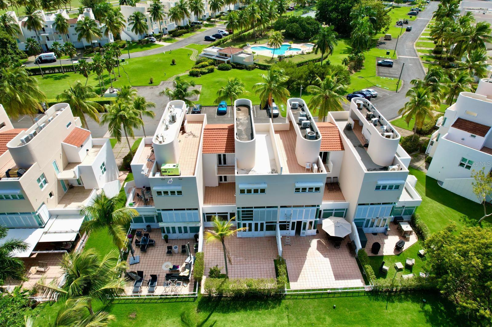 VILLAS DE GOLF WEST - Residential