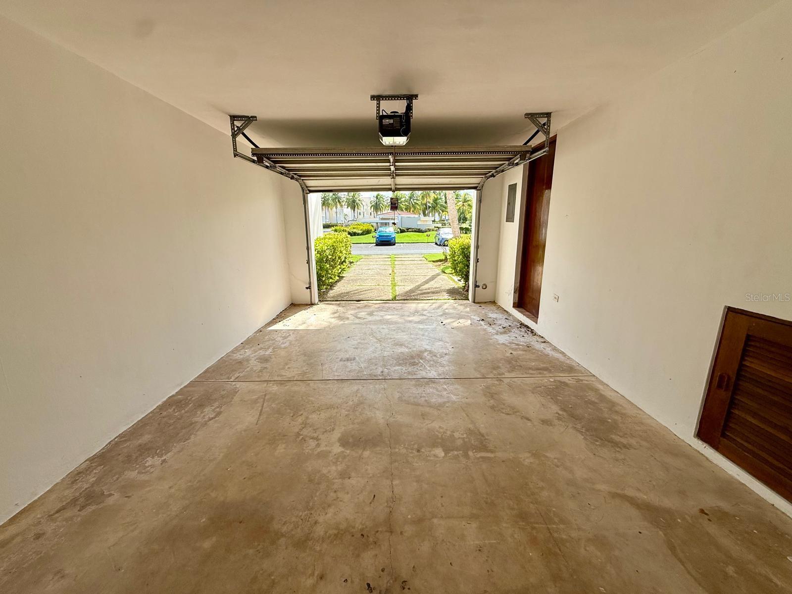 VILLAS DE GOLF WEST - Residential