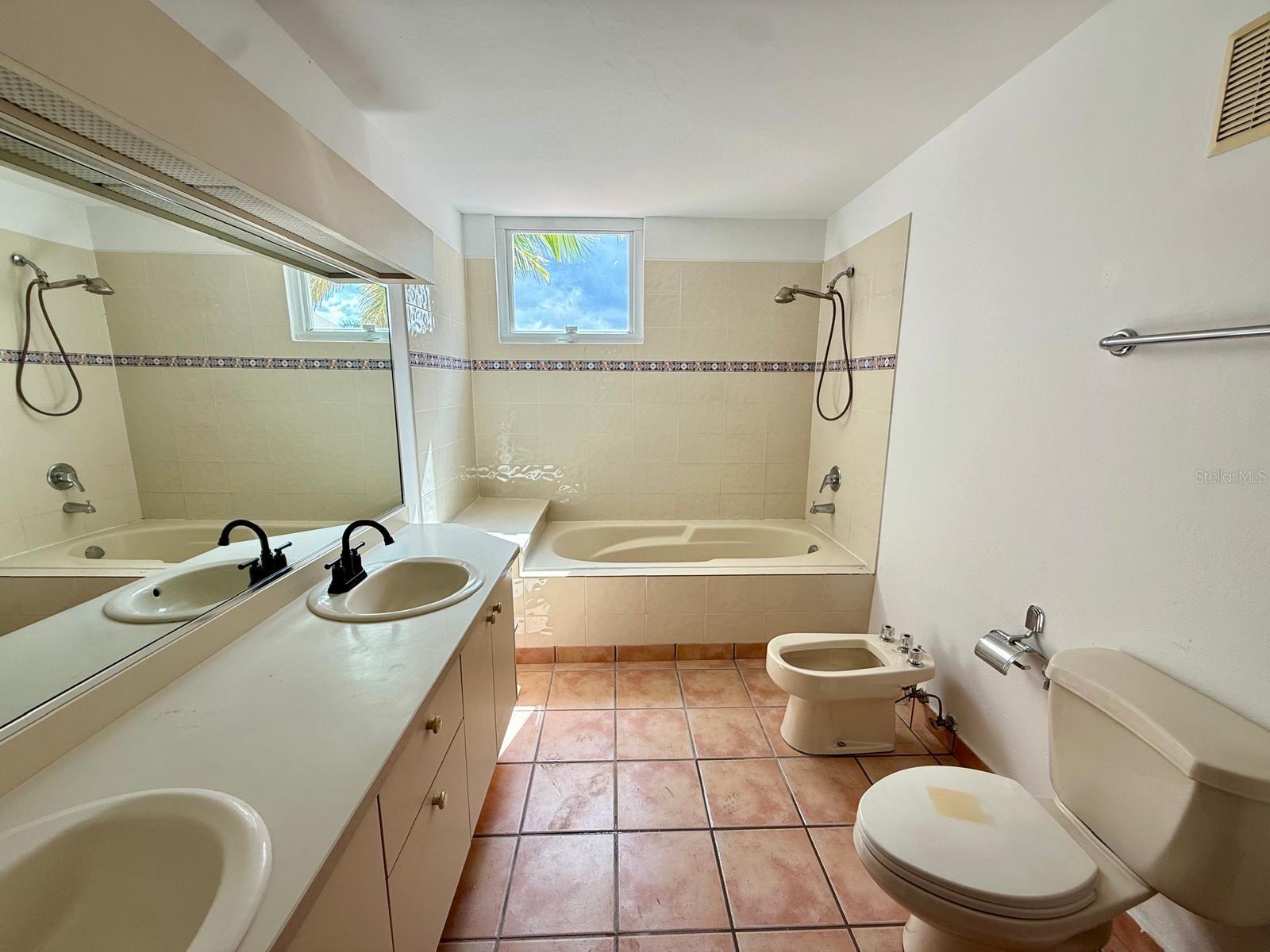 VILLAS DE GOLF WEST - Residential