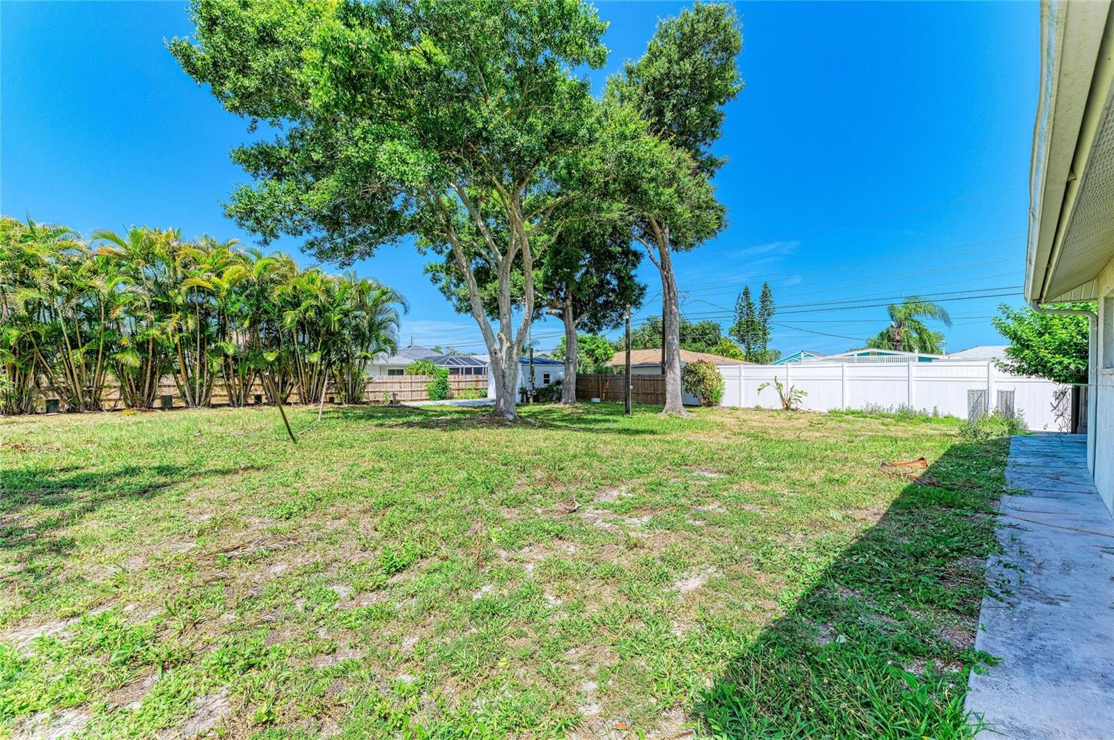 SOUTH VENICE - Residential