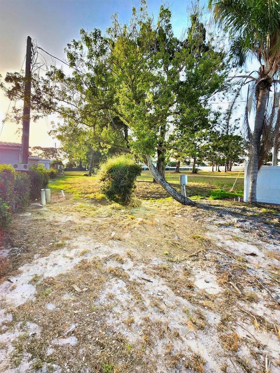TRAILER ESTATES - Land