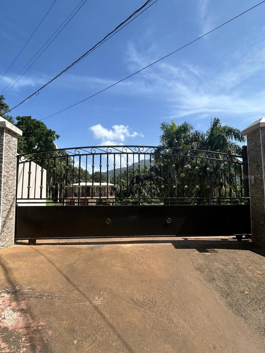 HACIENDA PASO FINO @ CARABALI - Residential