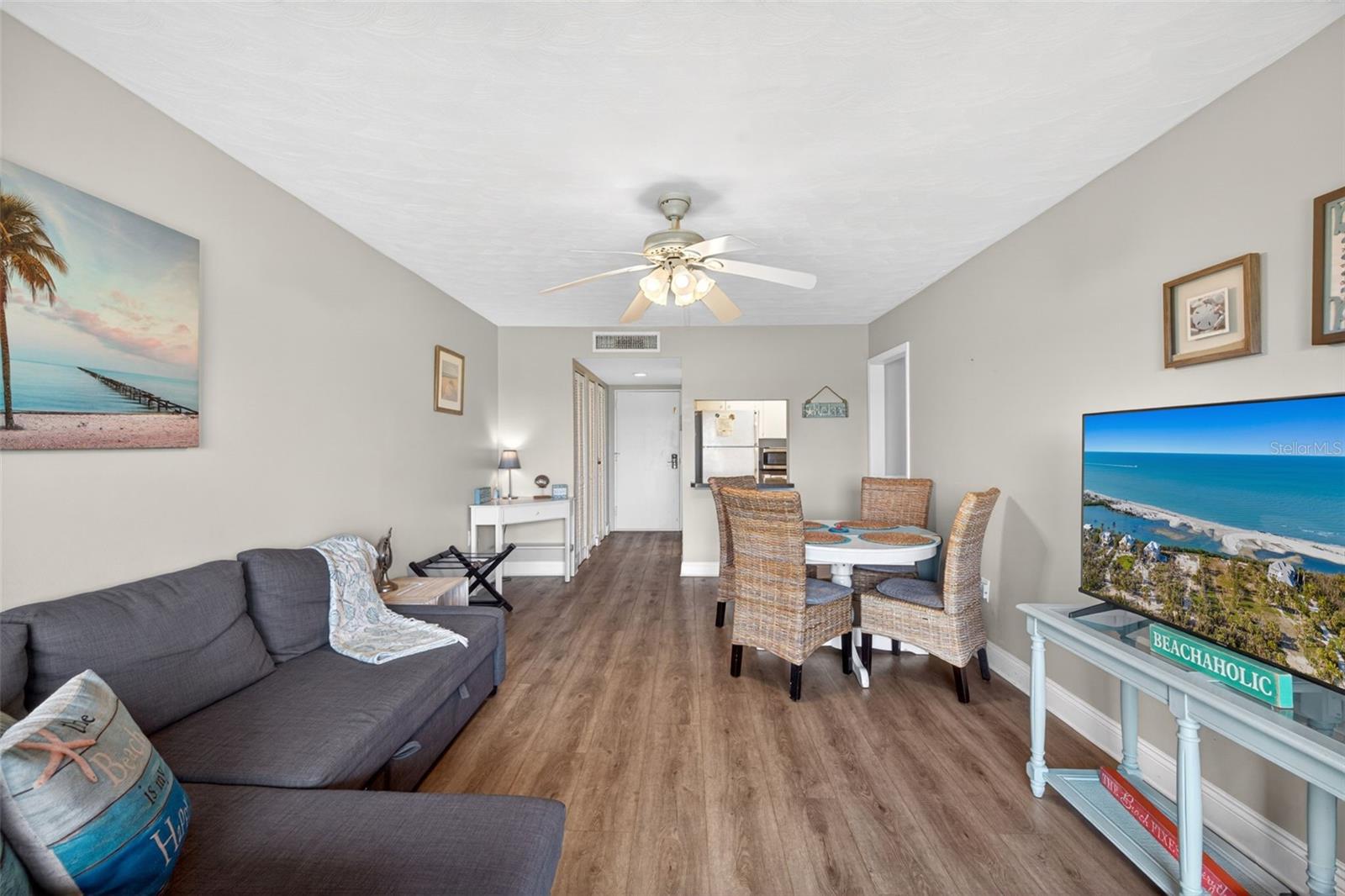 BAY SHORES YACHT & TENNIS CLUB - Residential