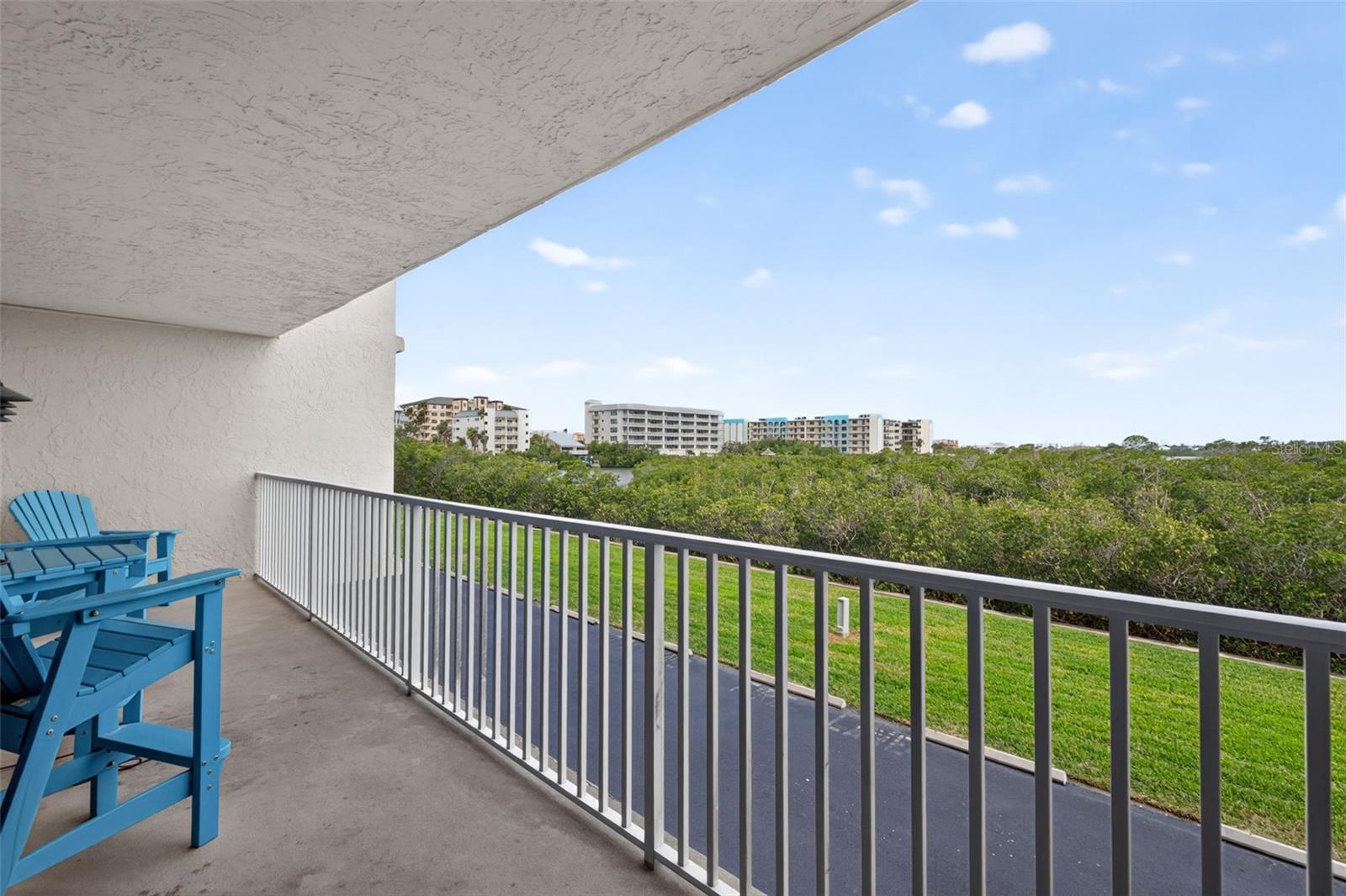 BAY SHORES YACHT & TENNIS CLUB - Residential