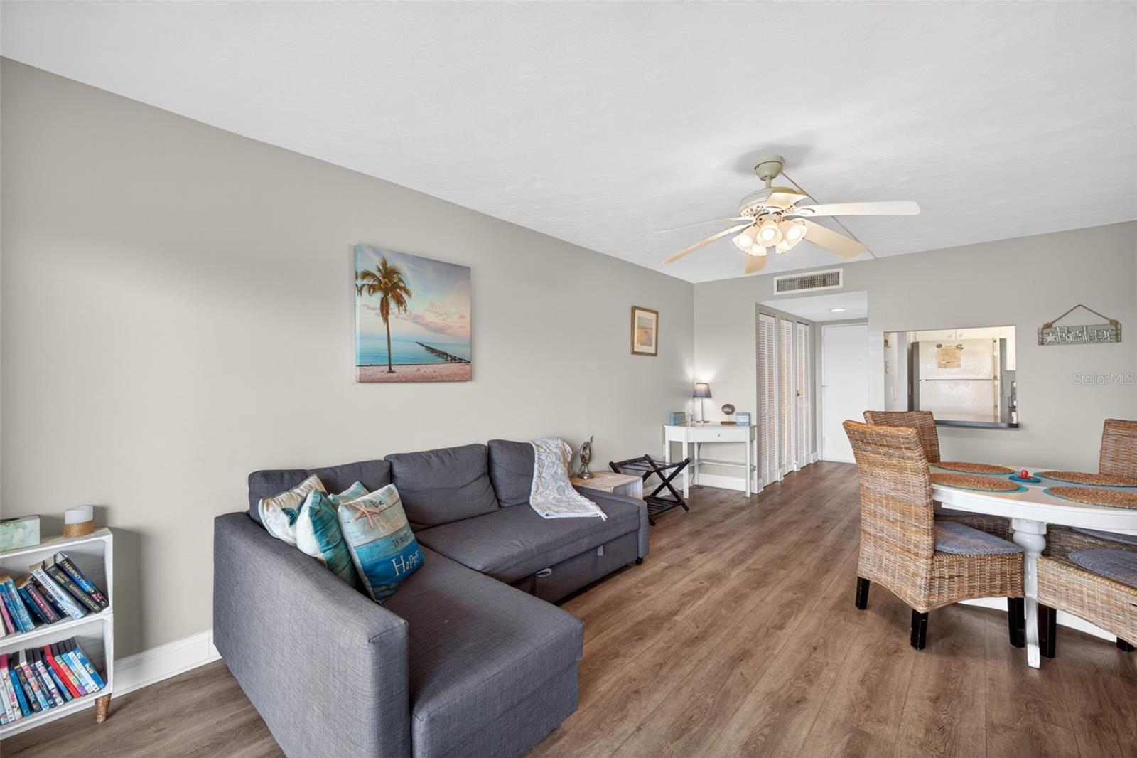 BAY SHORES YACHT & TENNIS CLUB - Residential