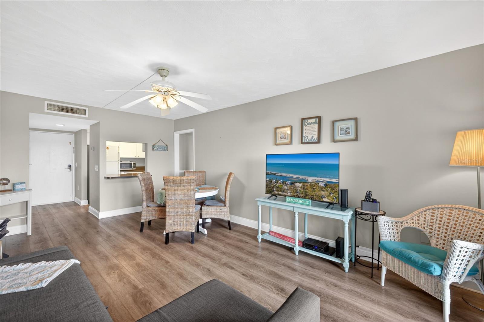 BAY SHORES YACHT & TENNIS CLUB - Residential