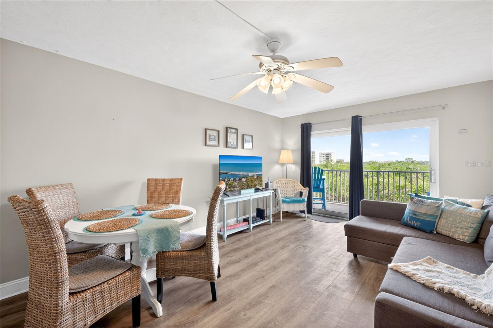 BAY SHORES YACHT & TENNIS CLUB - Residential