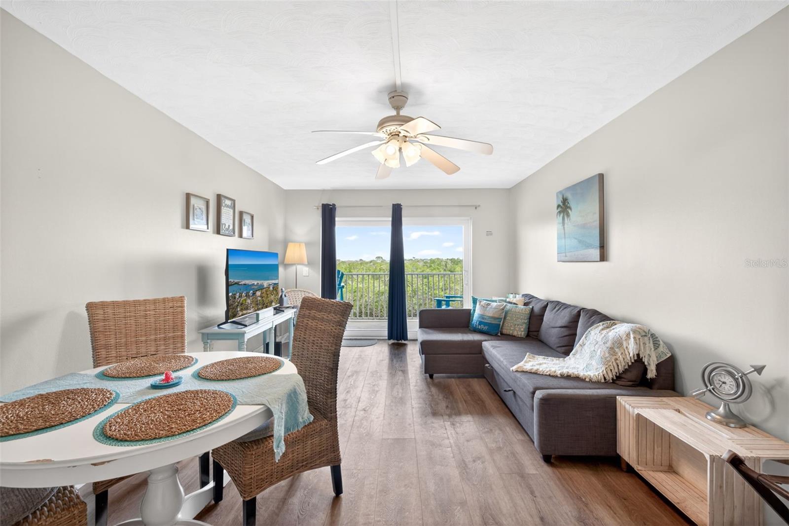 BAY SHORES YACHT & TENNIS CLUB - Residential