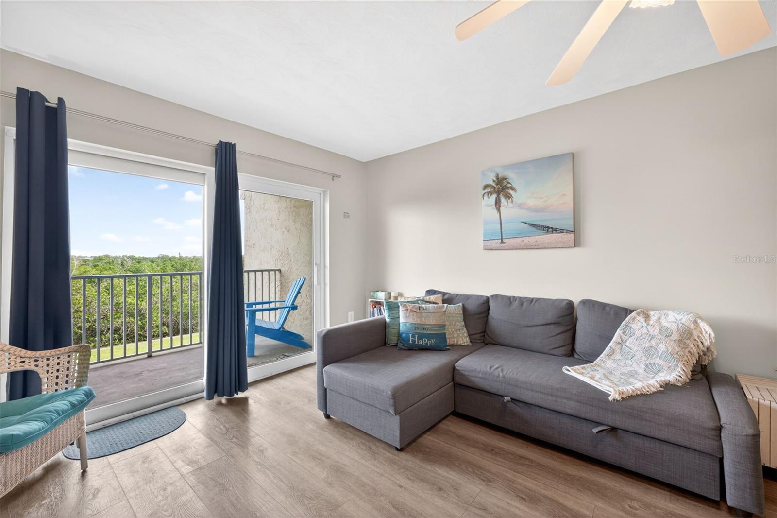 BAY SHORES YACHT & TENNIS CLUB - Residential