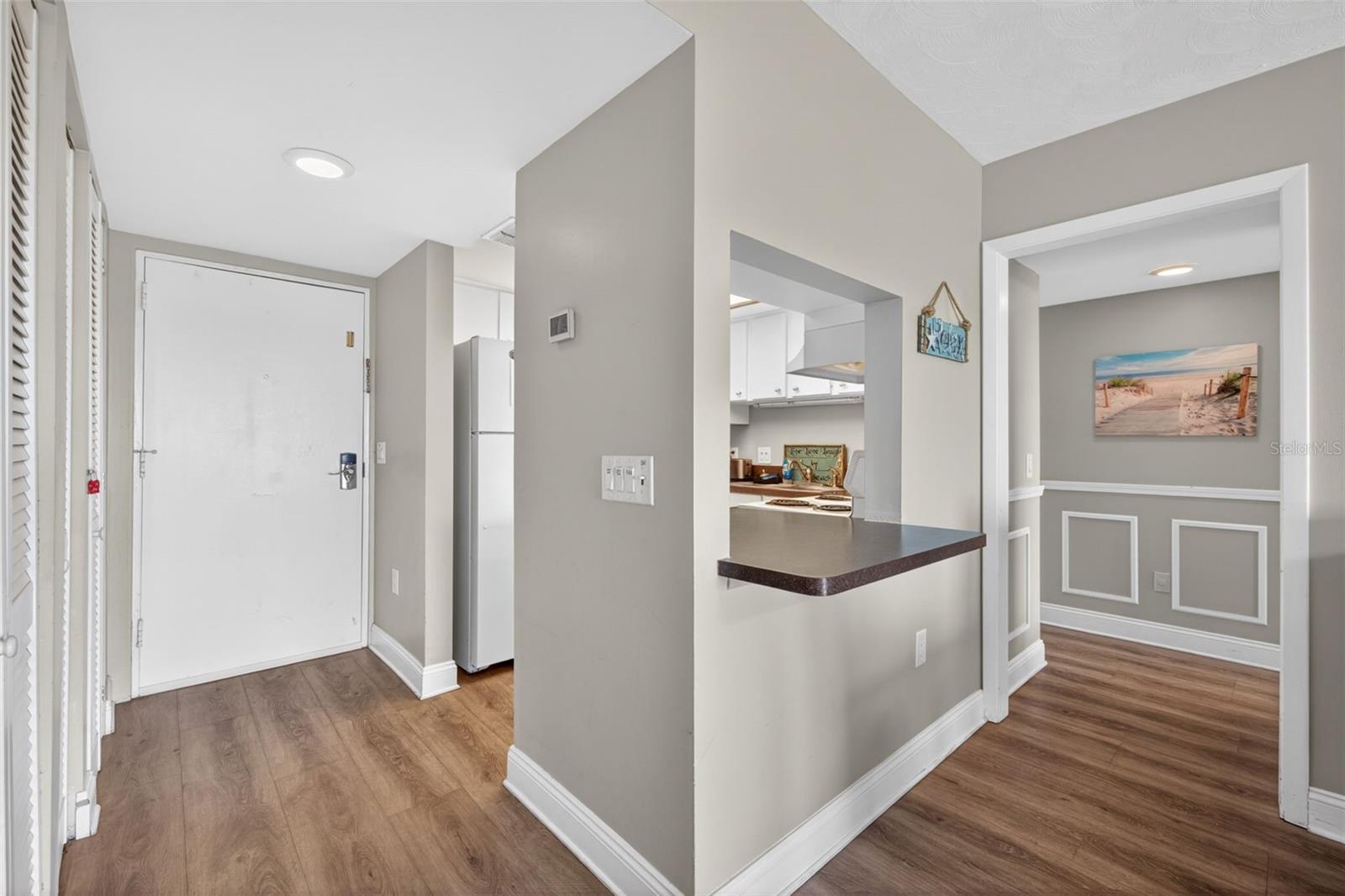 BAY SHORES YACHT & TENNIS CLUB - Residential