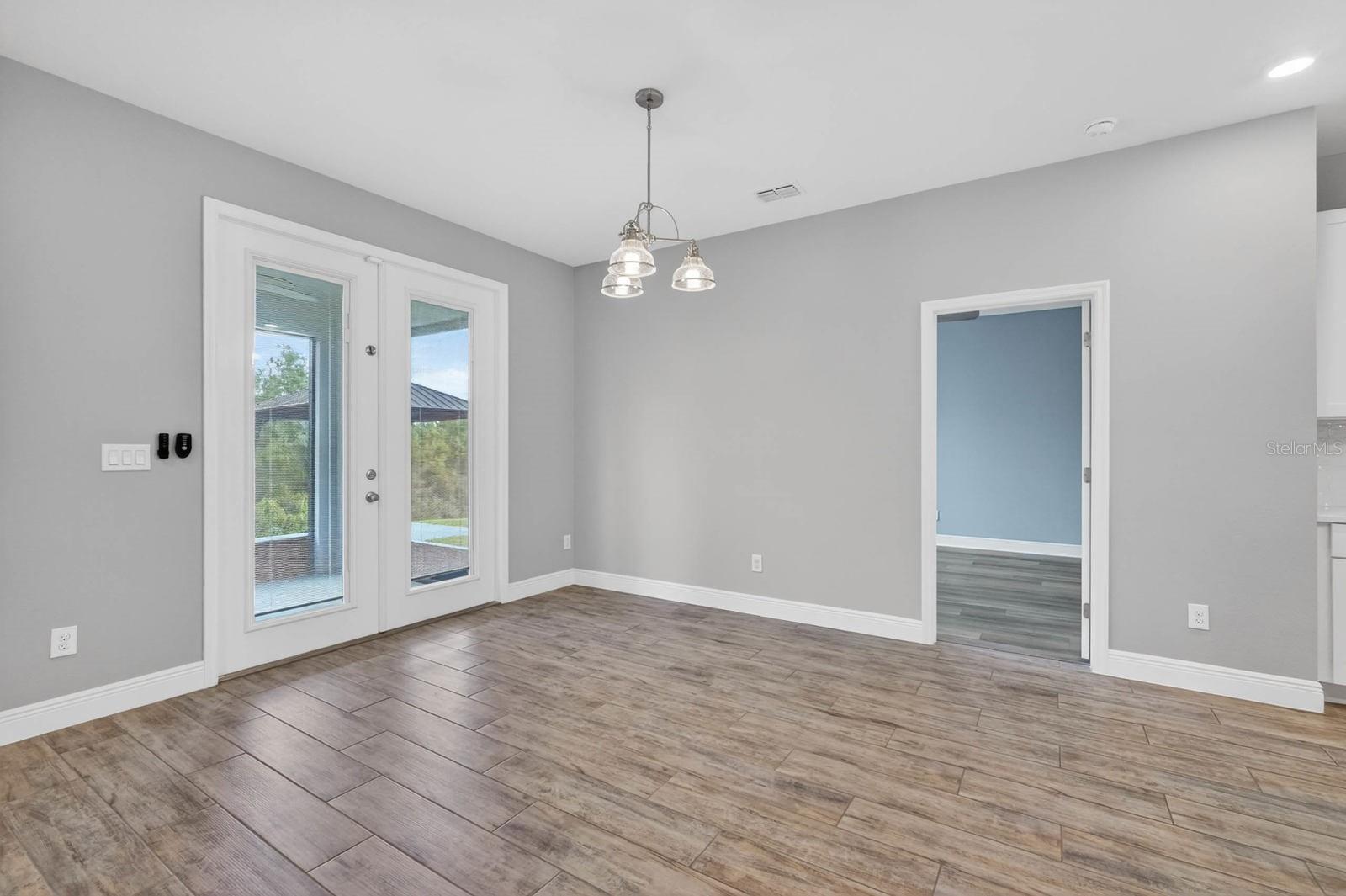 HAMPTON OAKS - Residential