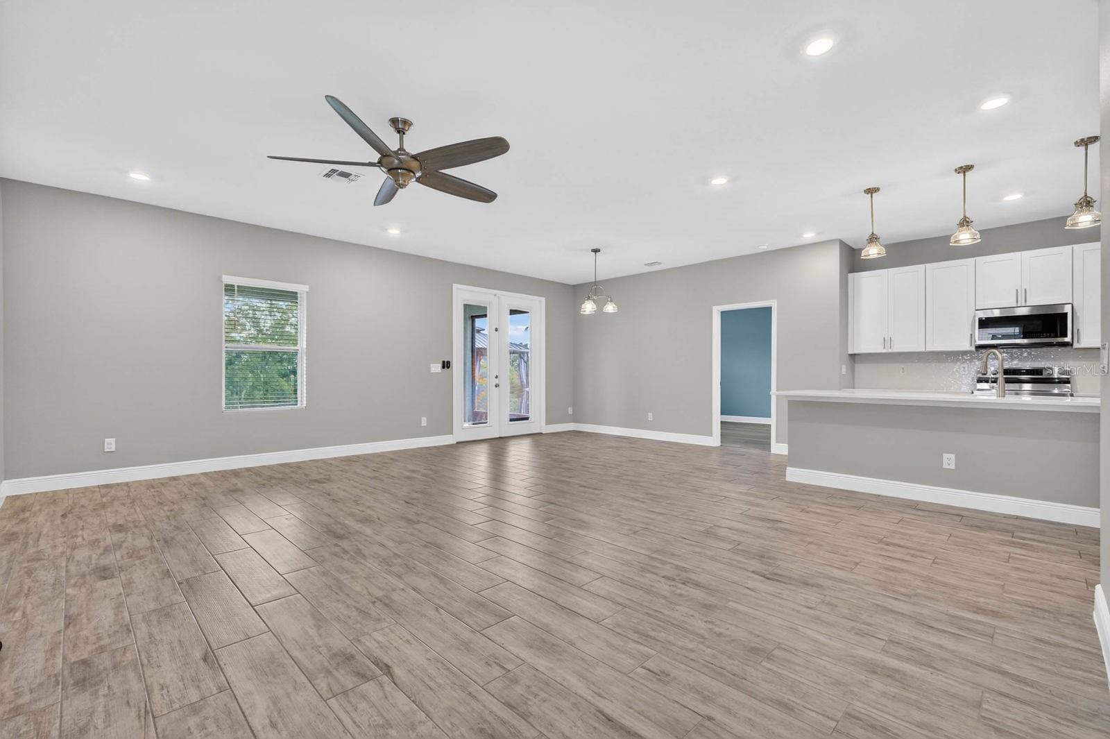 HAMPTON OAKS - Residential