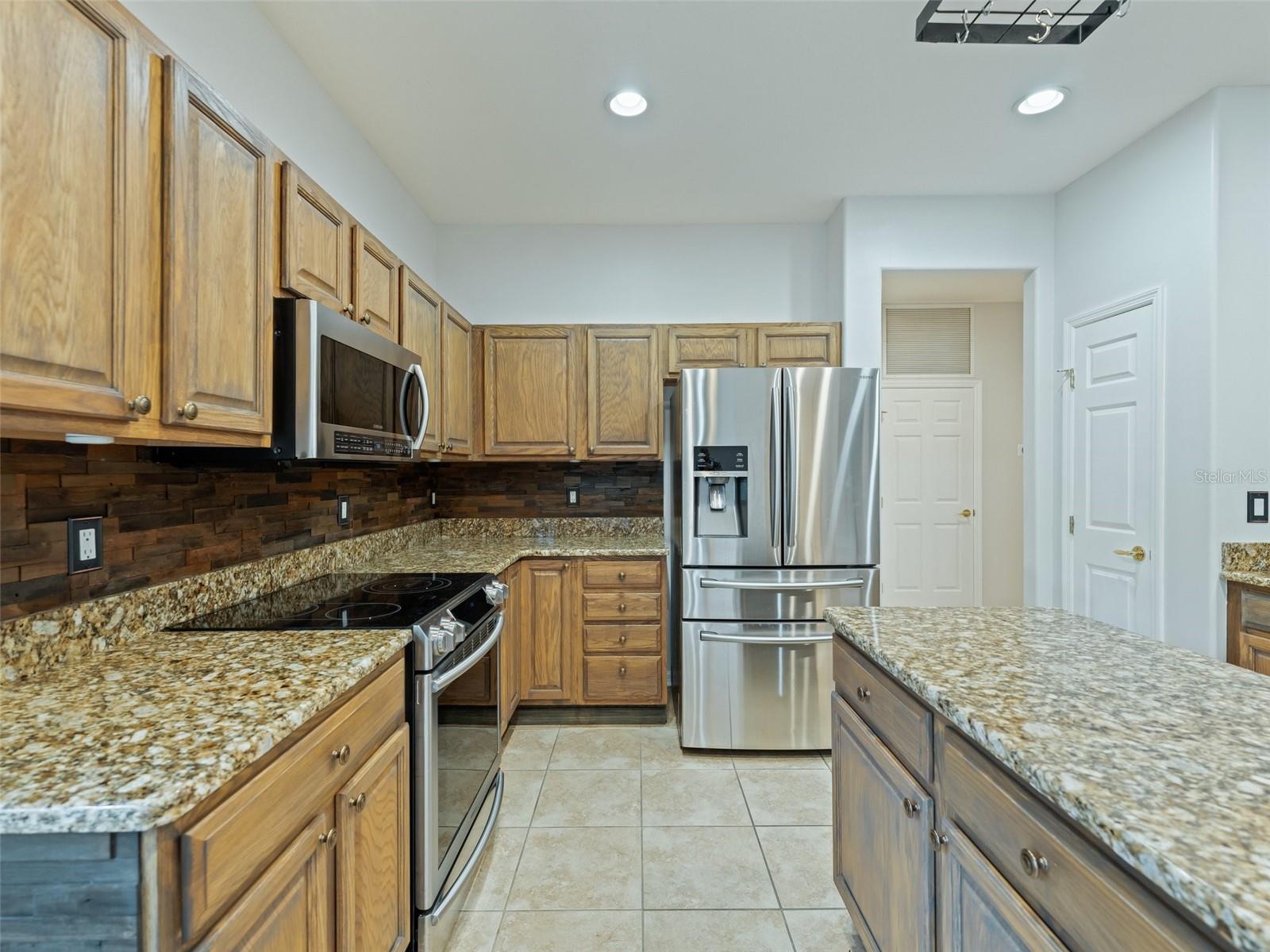 SPRUCE CREEK GOLF - Residential