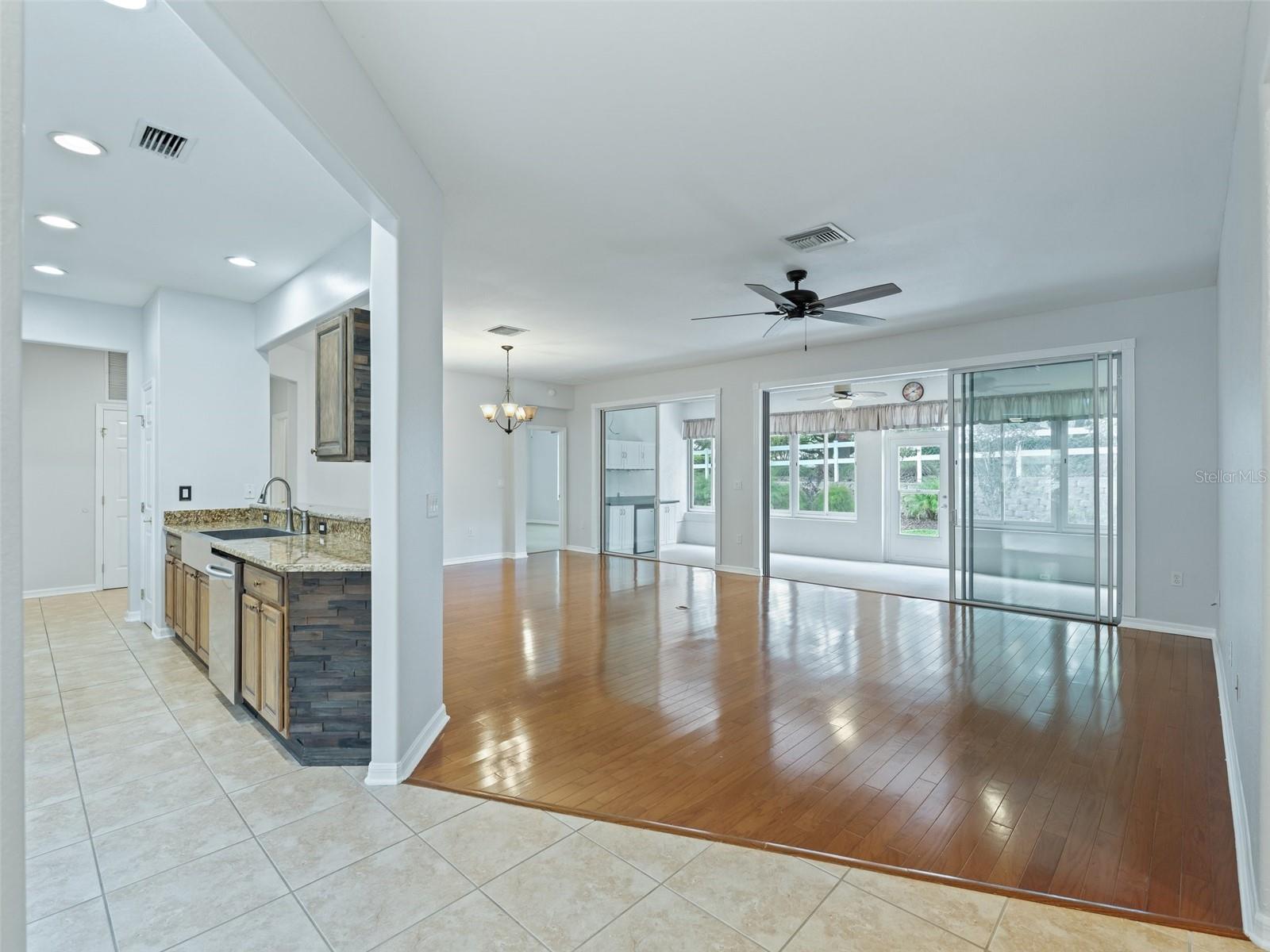 SPRUCE CREEK GOLF - Residential