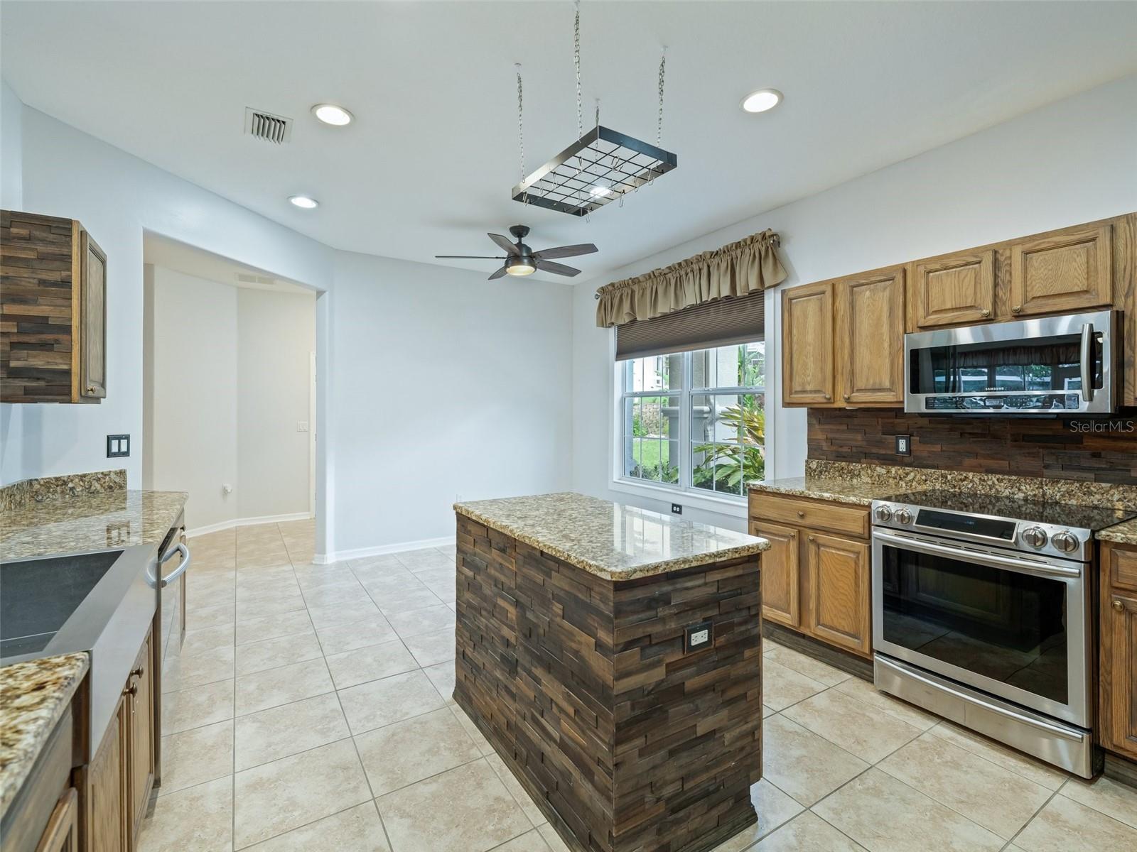 SPRUCE CREEK GOLF - Residential