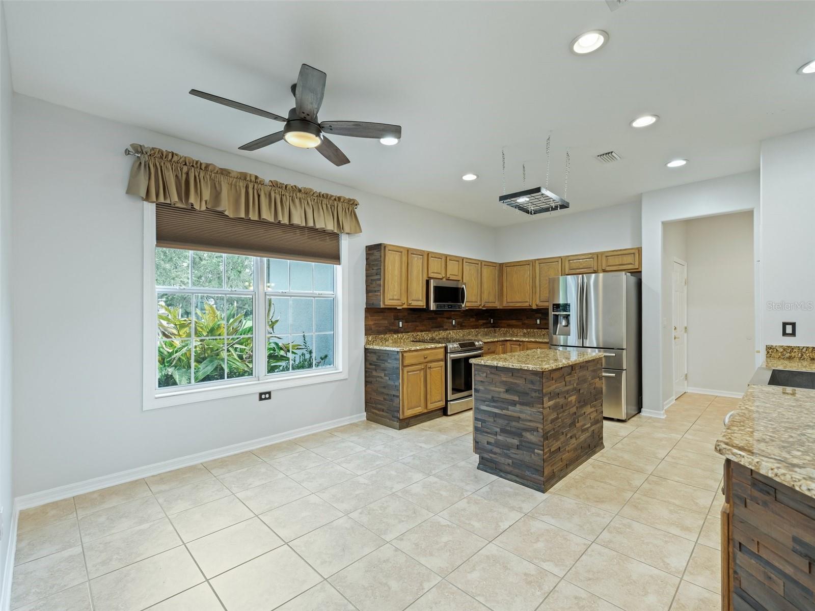 SPRUCE CREEK GOLF - Residential