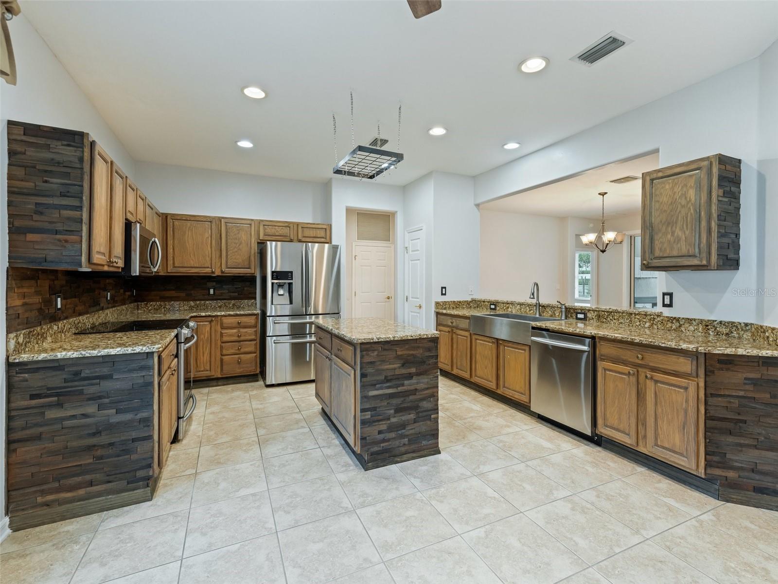 SPRUCE CREEK GOLF - Residential