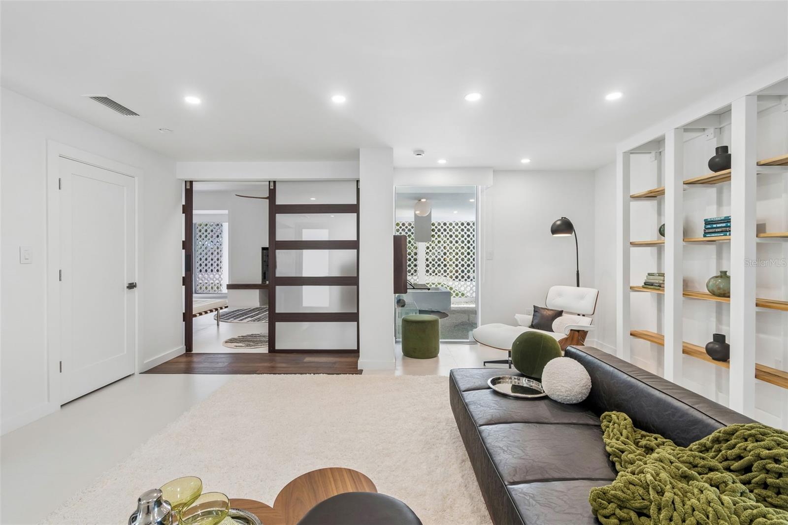 SANDERLING CLUB - Residential