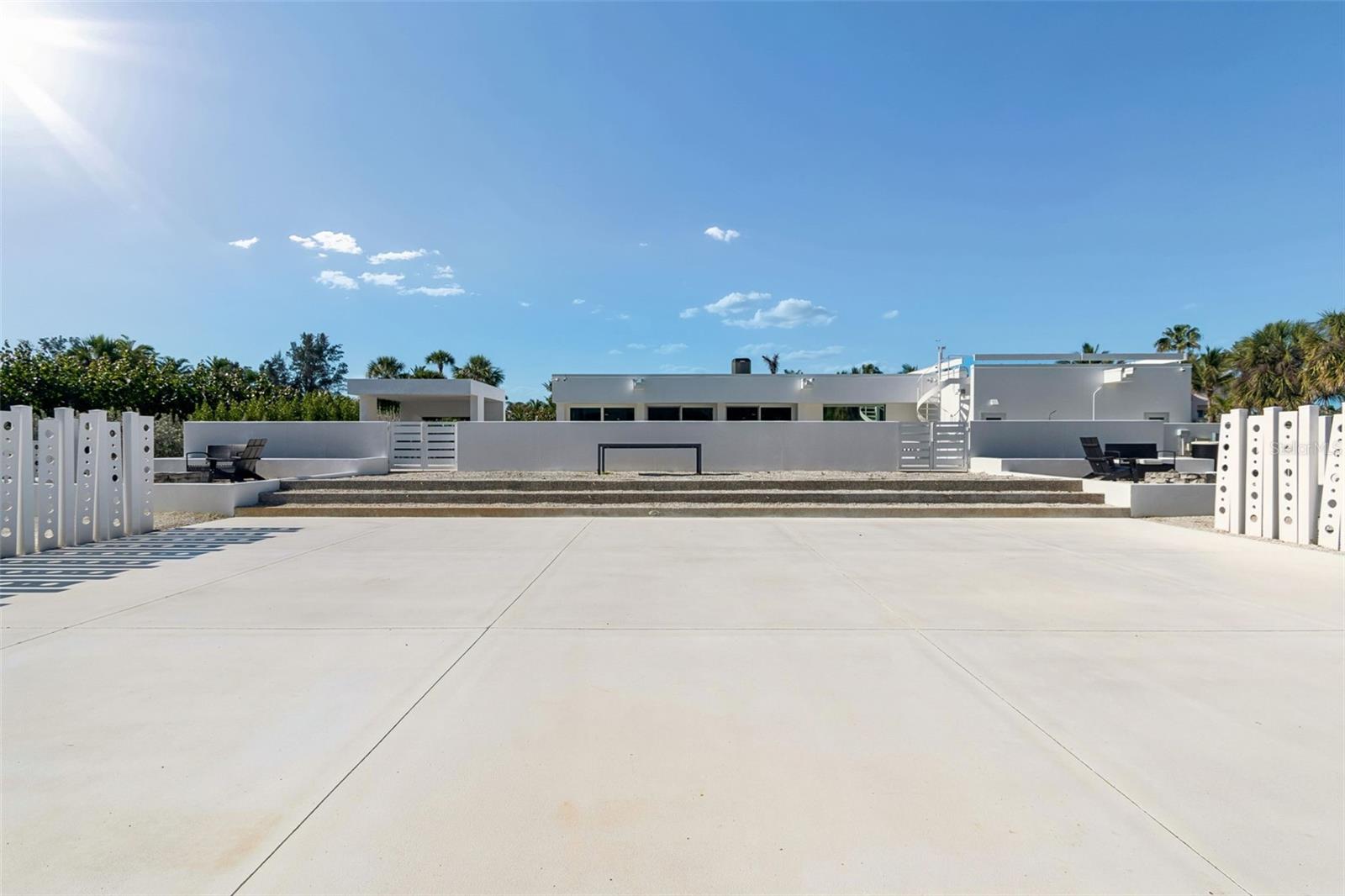 SANDERLING CLUB - Residential