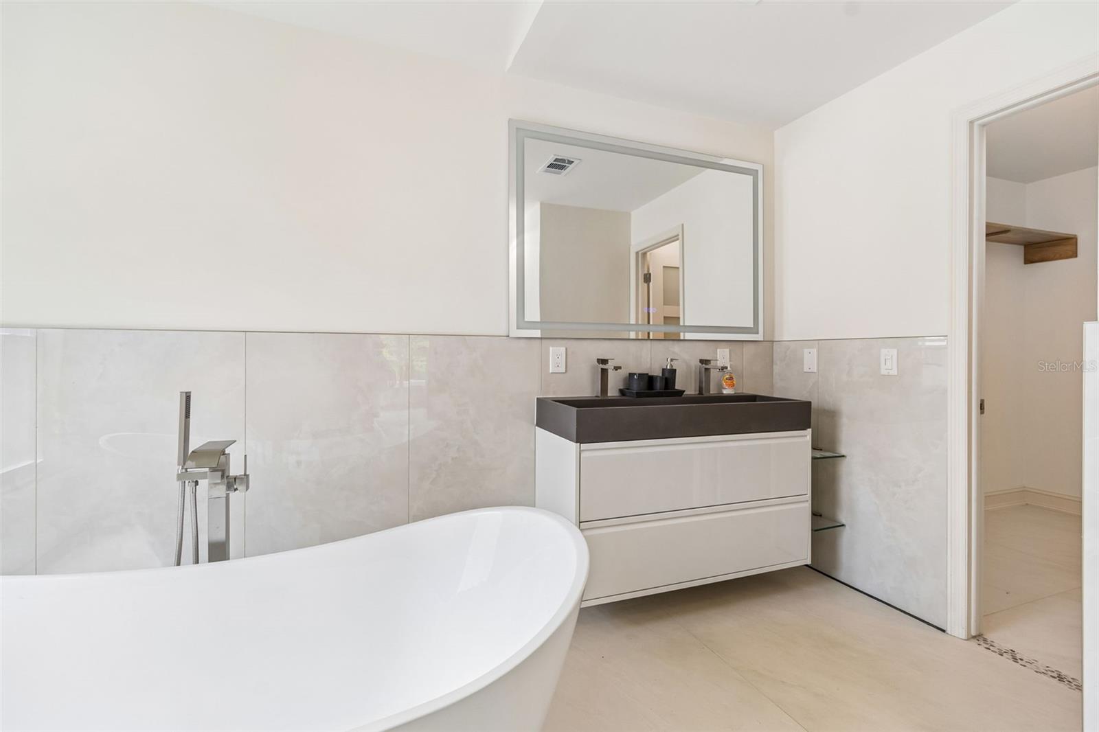 TAMPA PALMS AREA 2 7E UNIT 2 - Residential