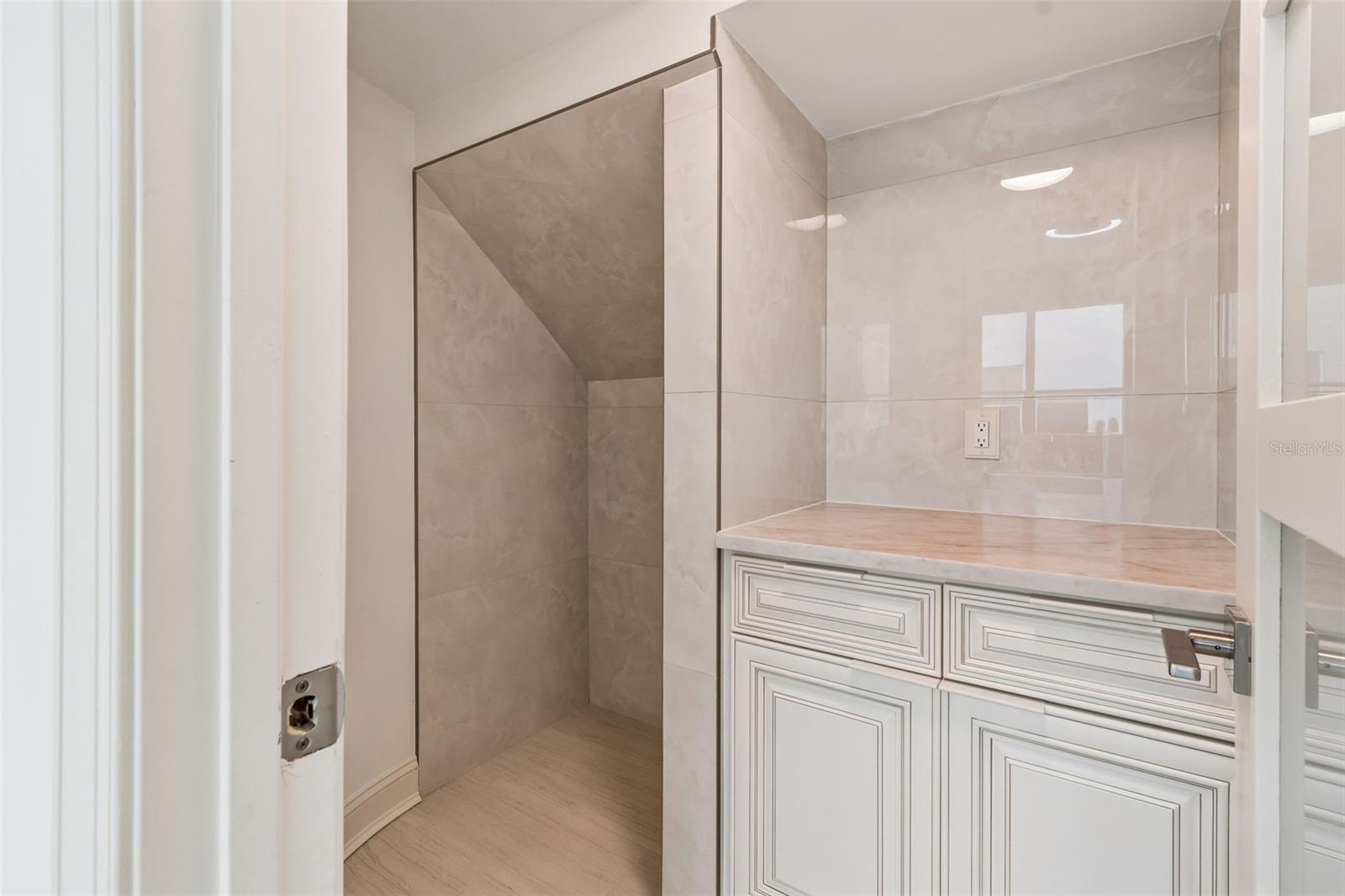 TAMPA PALMS AREA 2 7E UNIT 2 - Residential