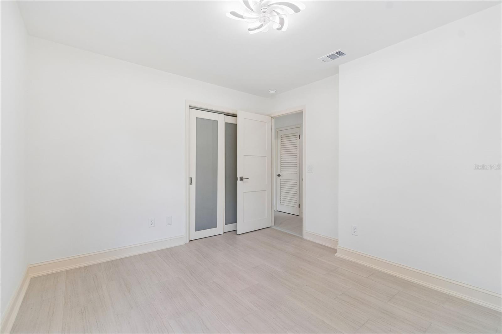 TAMPA PALMS AREA 2 7E UNIT 2 - Residential