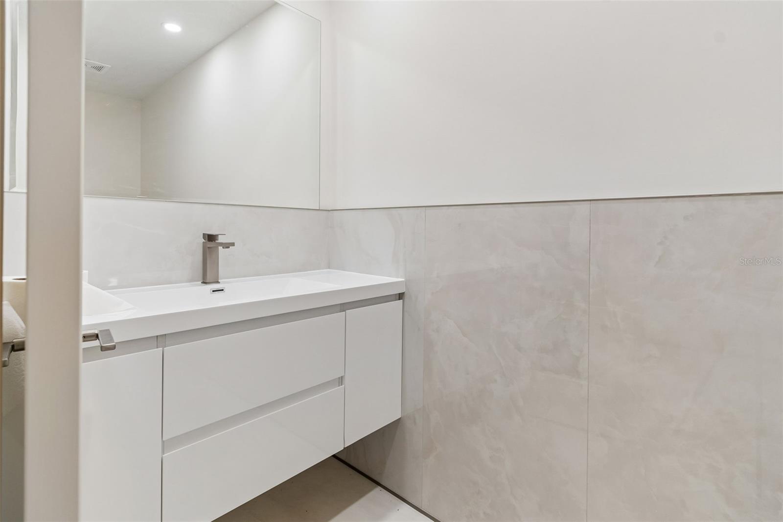 TAMPA PALMS AREA 2 7E UNIT 2 - Residential