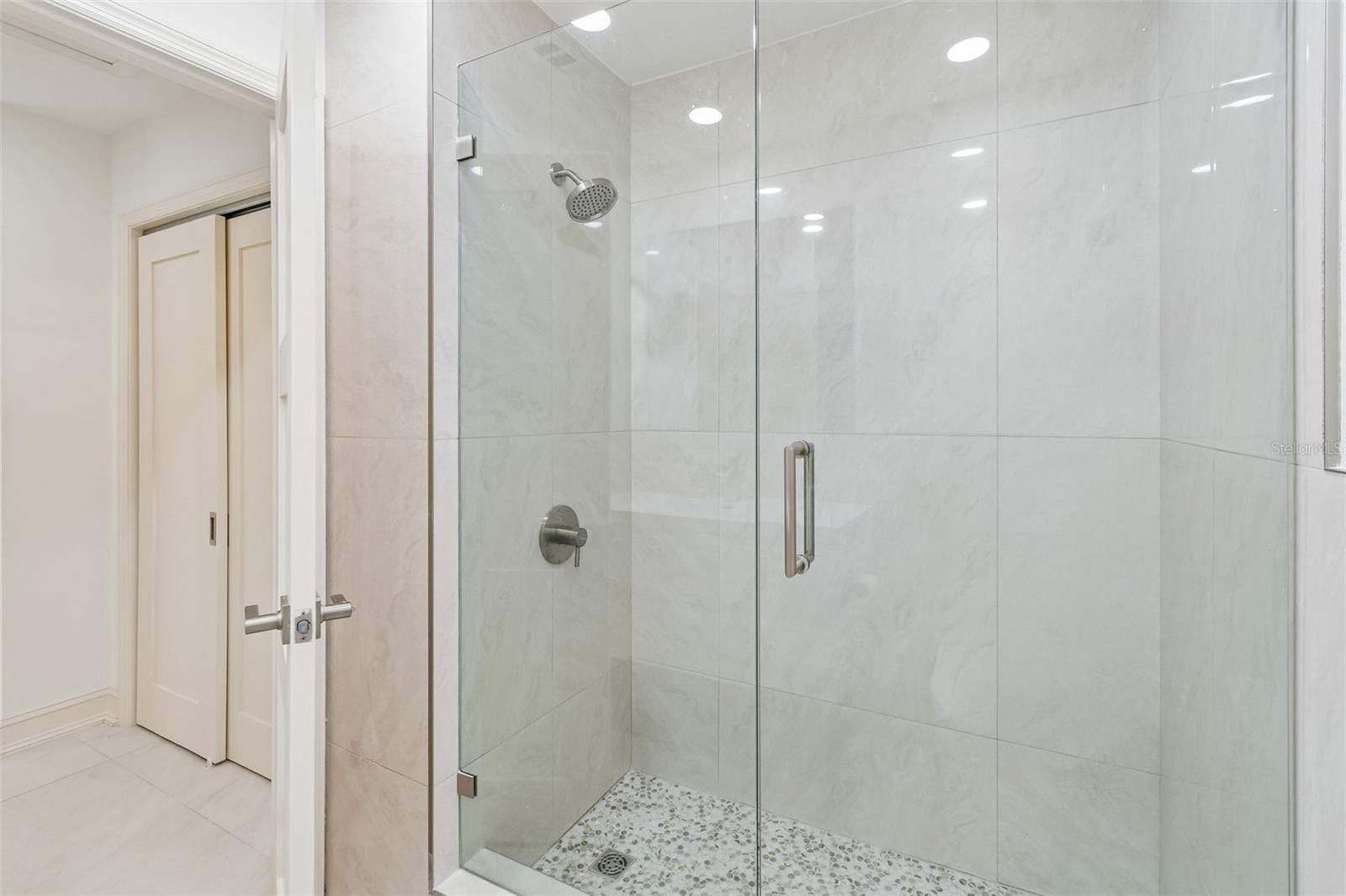 TAMPA PALMS AREA 2 7E UNIT 2 - Residential