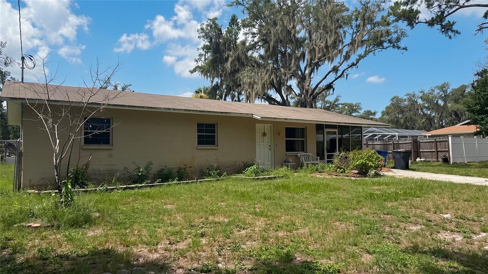 FANTASTIC LOCATION!  LOCATED in Riverview a short distance from Winthrop area on a dead end road.   GREAT STARTER HOME!  ADORABLE 3 Bedroom, 1 Bath, Inside Utility Room.  Enclosed covered Patio.  GREAT Investment Opportunity.  
FENCED SPRAWLING LOT.  JUST SHY 1/4 acre.  

WELL & SEPTIC. 

Call today to schedule your tour.