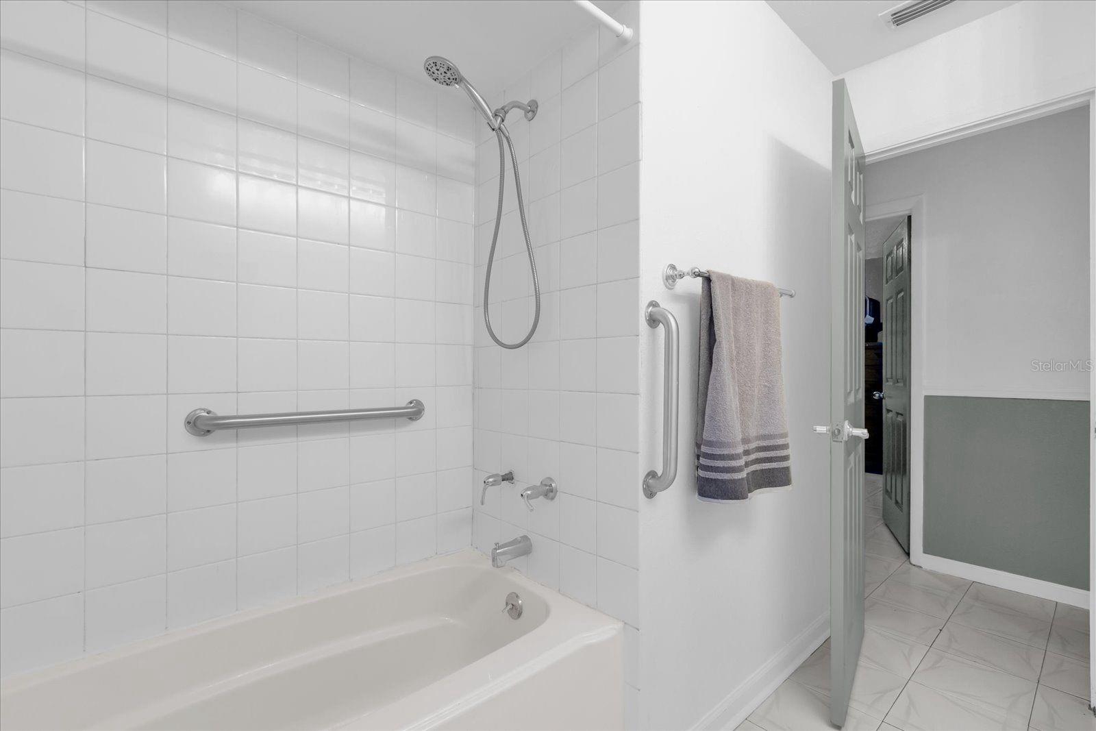 HOWELL COVE 4TH SEC - Residential