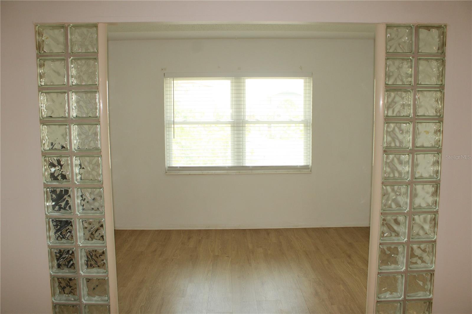 BAYSHORE ON THE LAKE APTS SEC 1 - Residential Lease
