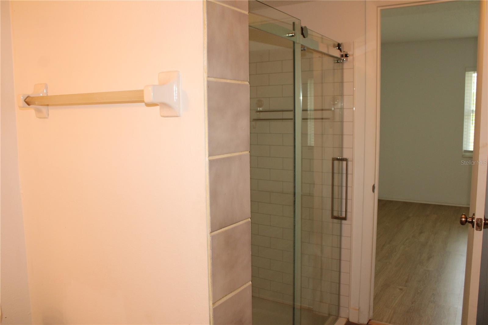 BAYSHORE ON THE LAKE APTS SEC 1 - Residential Lease