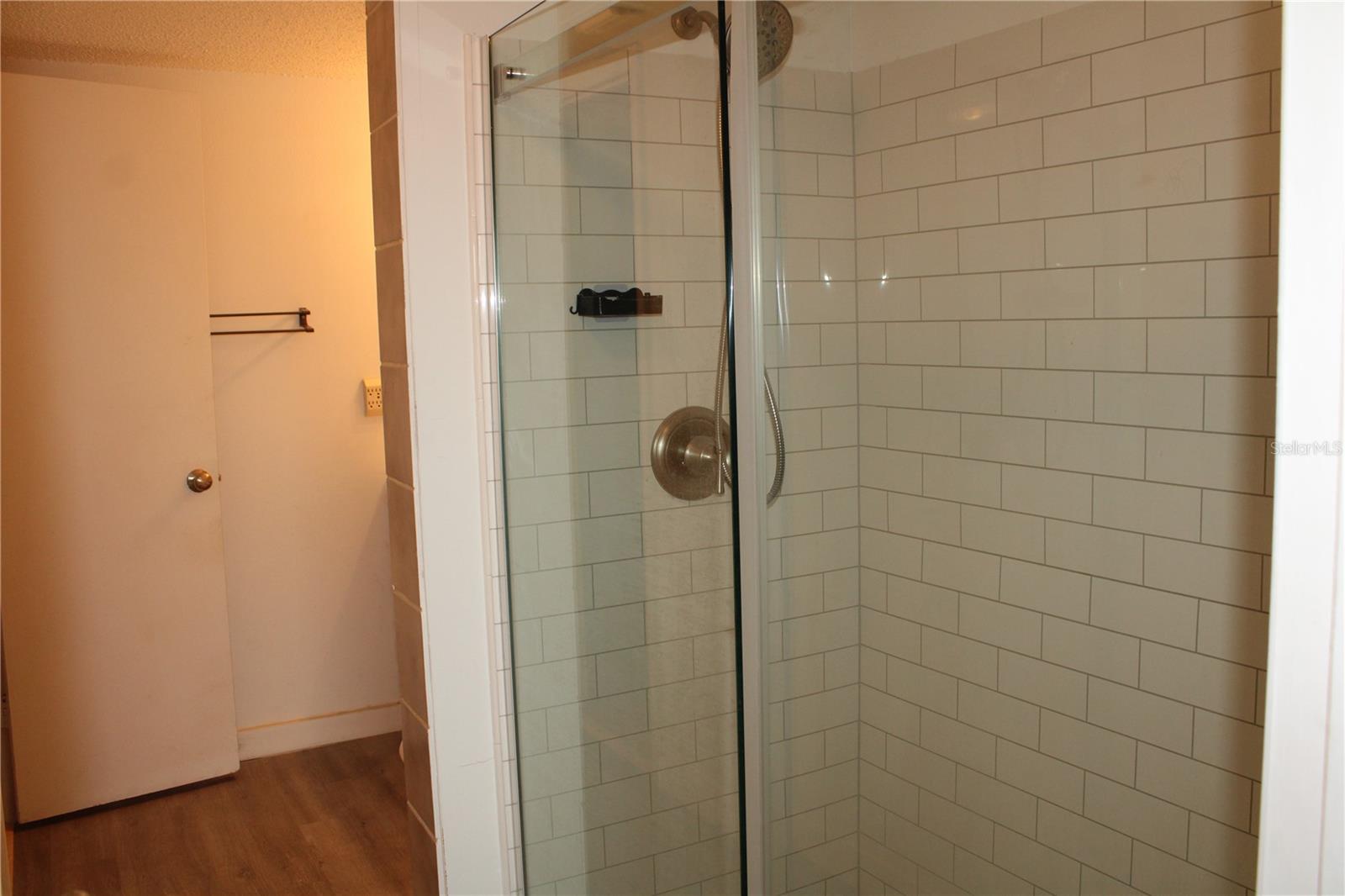 BAYSHORE ON THE LAKE APTS SEC 1 - Residential Lease