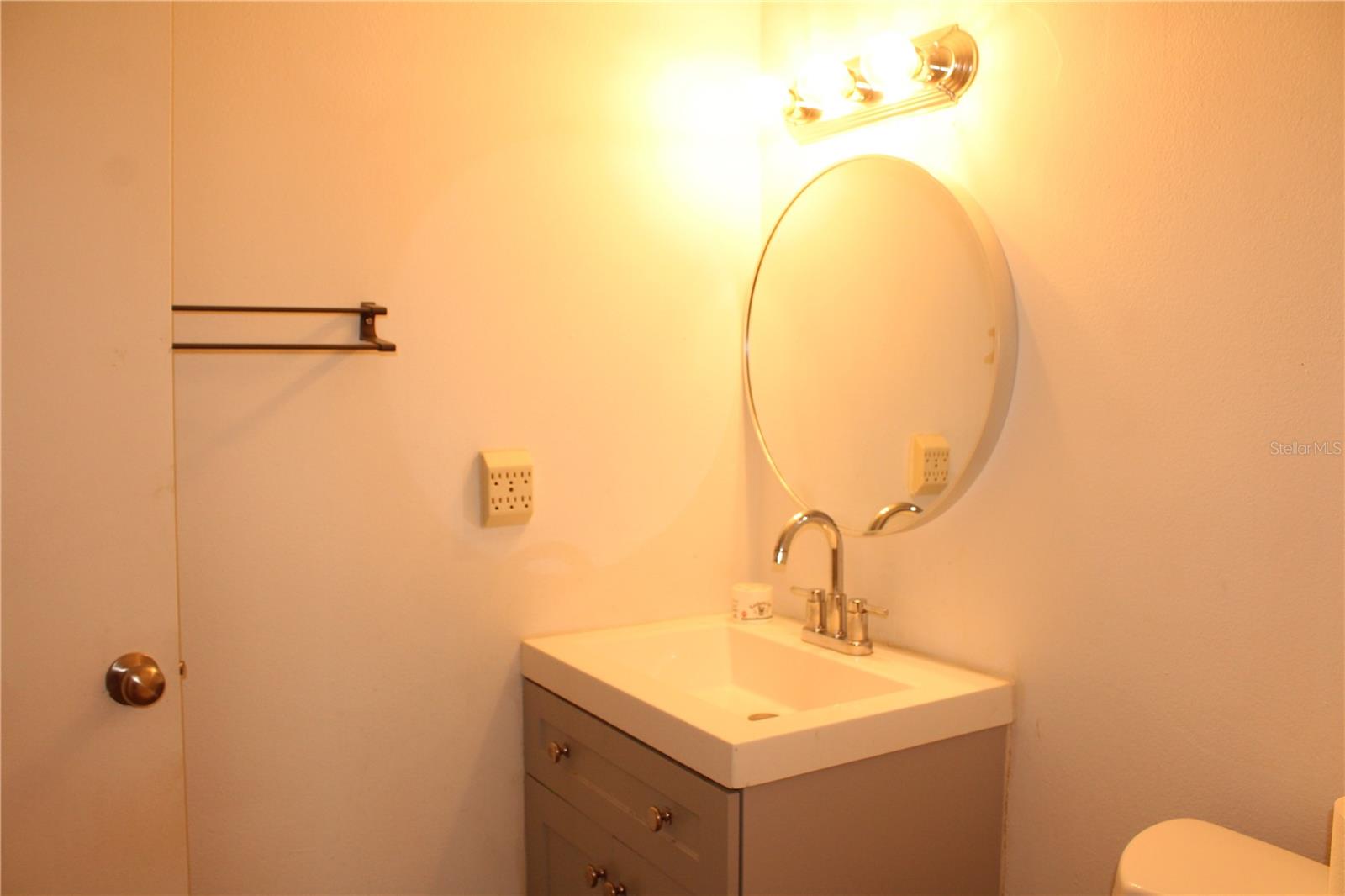 BAYSHORE ON THE LAKE APTS SEC 1 - Residential Lease