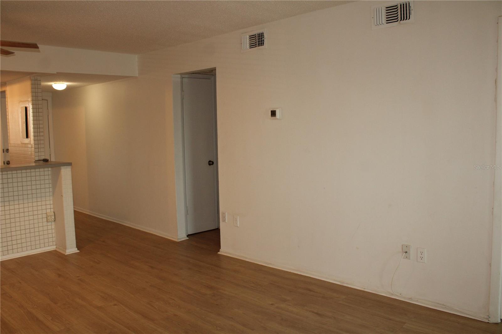 BAYSHORE ON THE LAKE APTS SEC 1 - Residential Lease