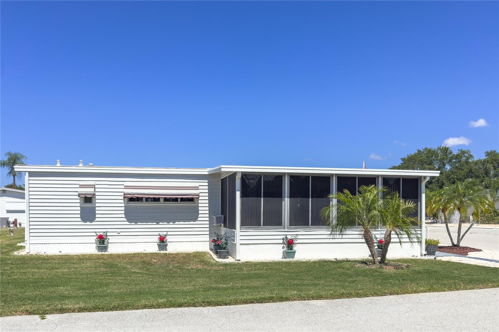 PALM LAKE ESTATES - Residential