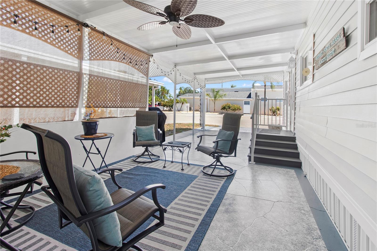 PALM LAKE ESTATES - Residential