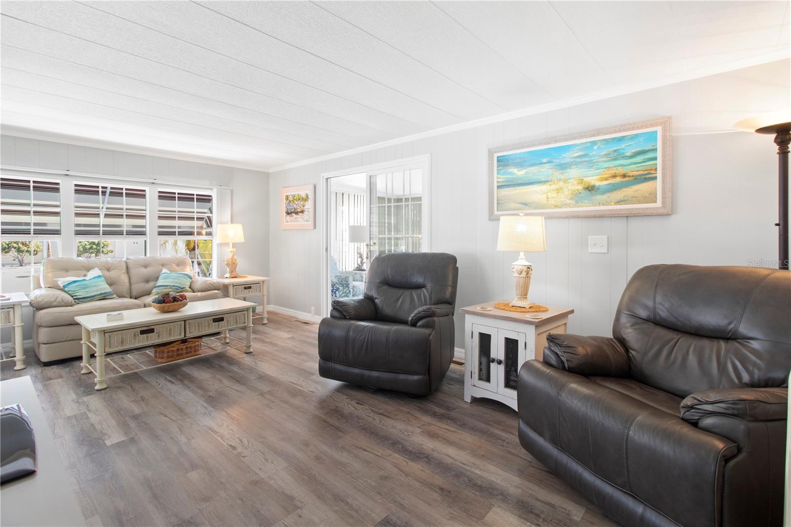PALM LAKE ESTATES - Residential