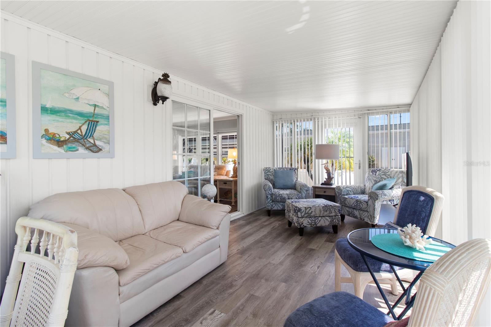 PALM LAKE ESTATES - Residential