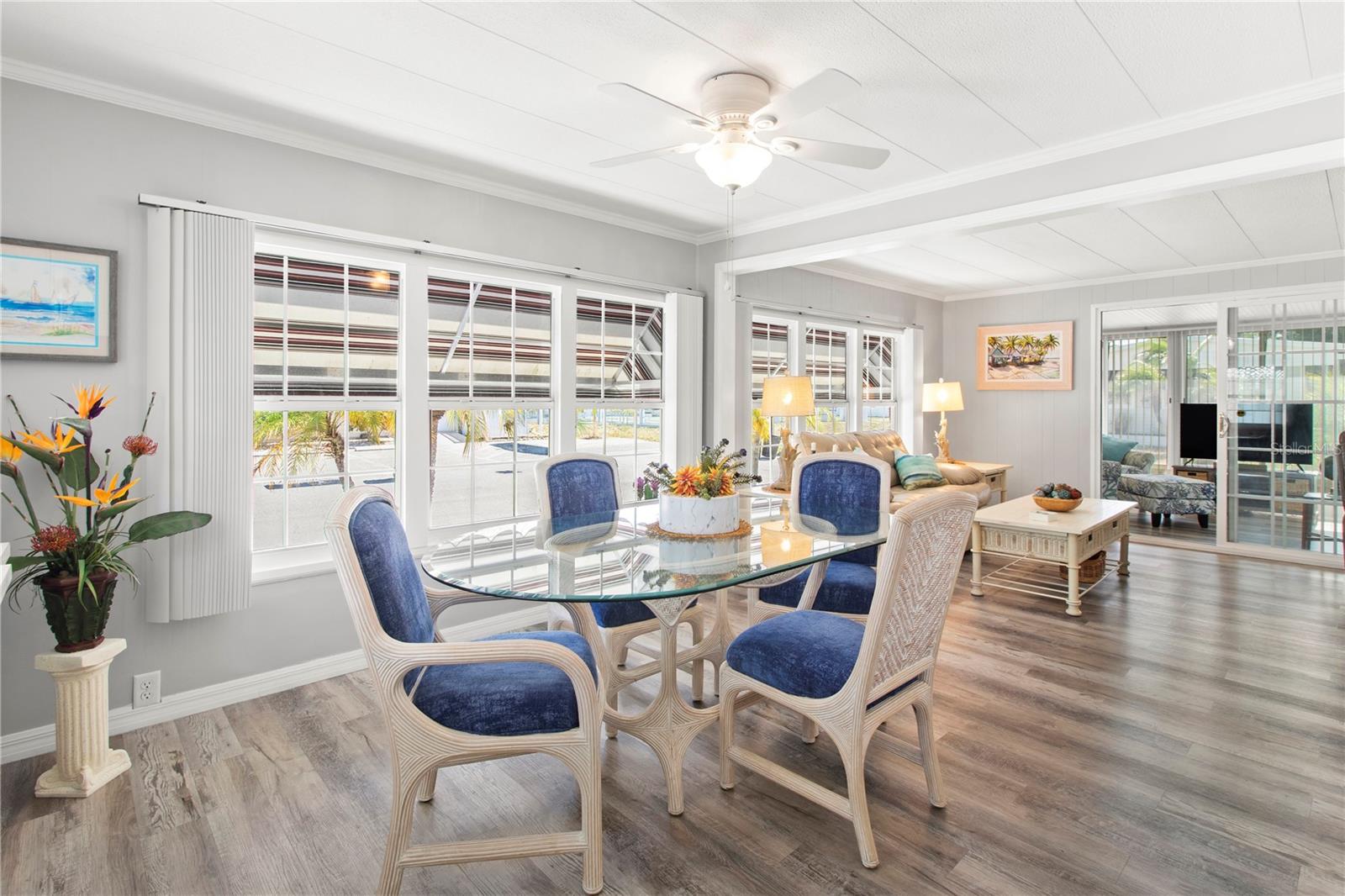 PALM LAKE ESTATES - Residential