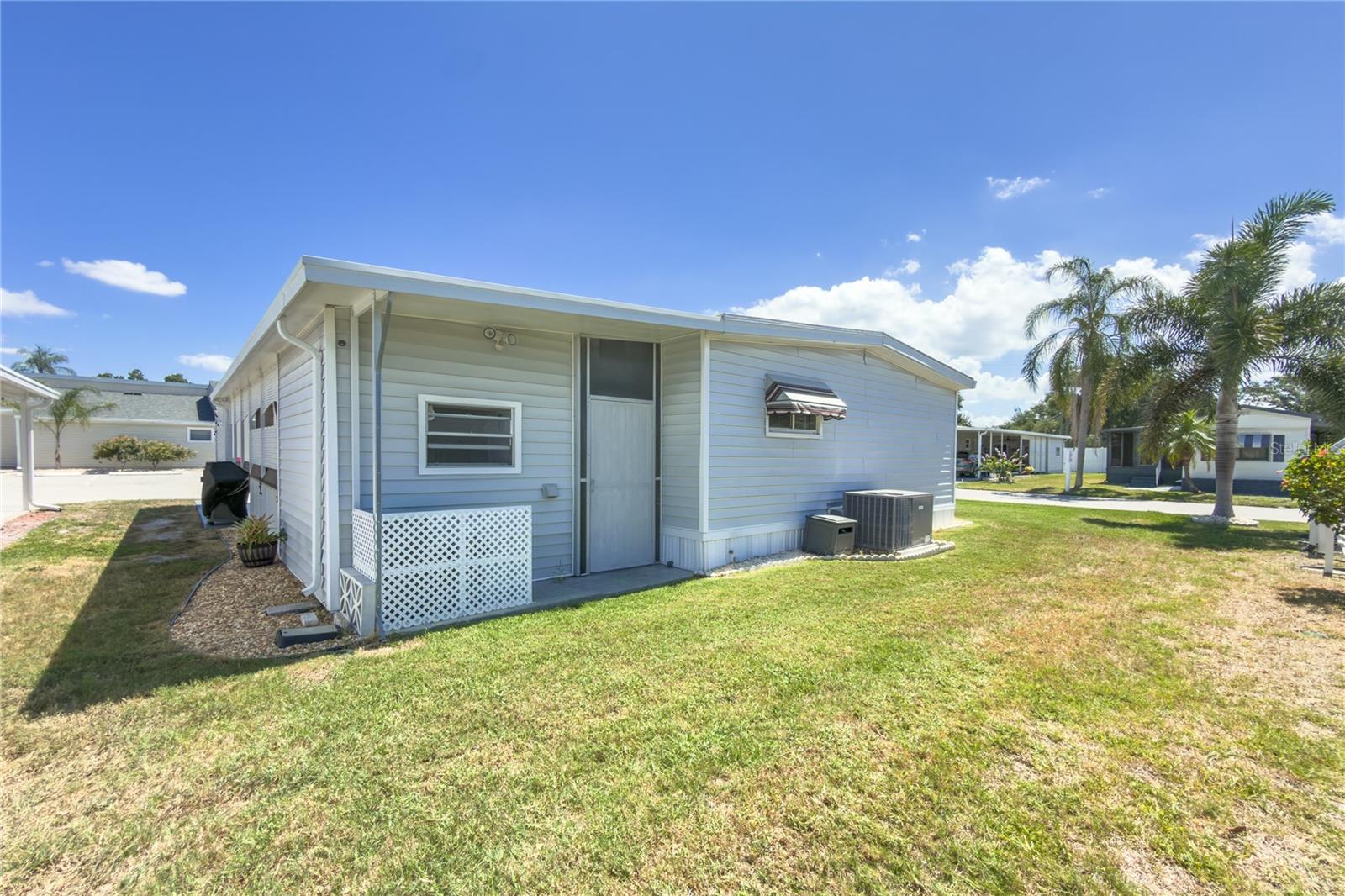 PALM LAKE ESTATES - Residential
