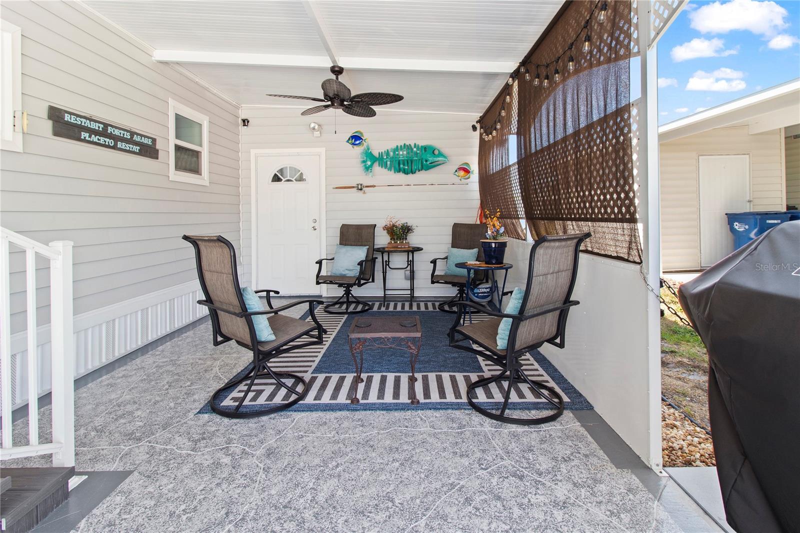 PALM LAKE ESTATES - Residential