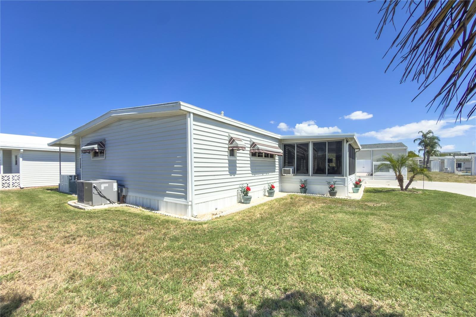 PALM LAKE ESTATES - Residential