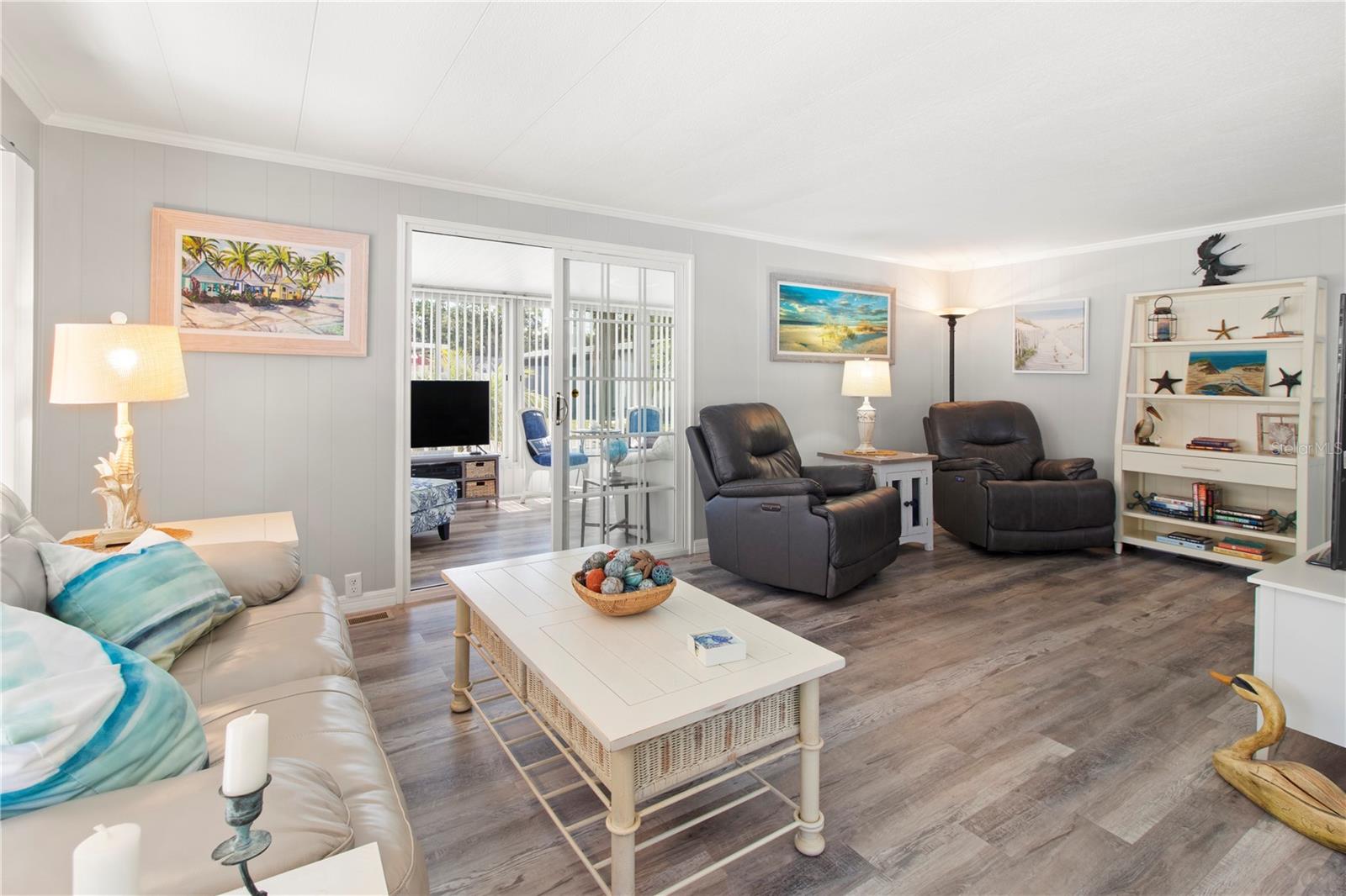 PALM LAKE ESTATES - Residential