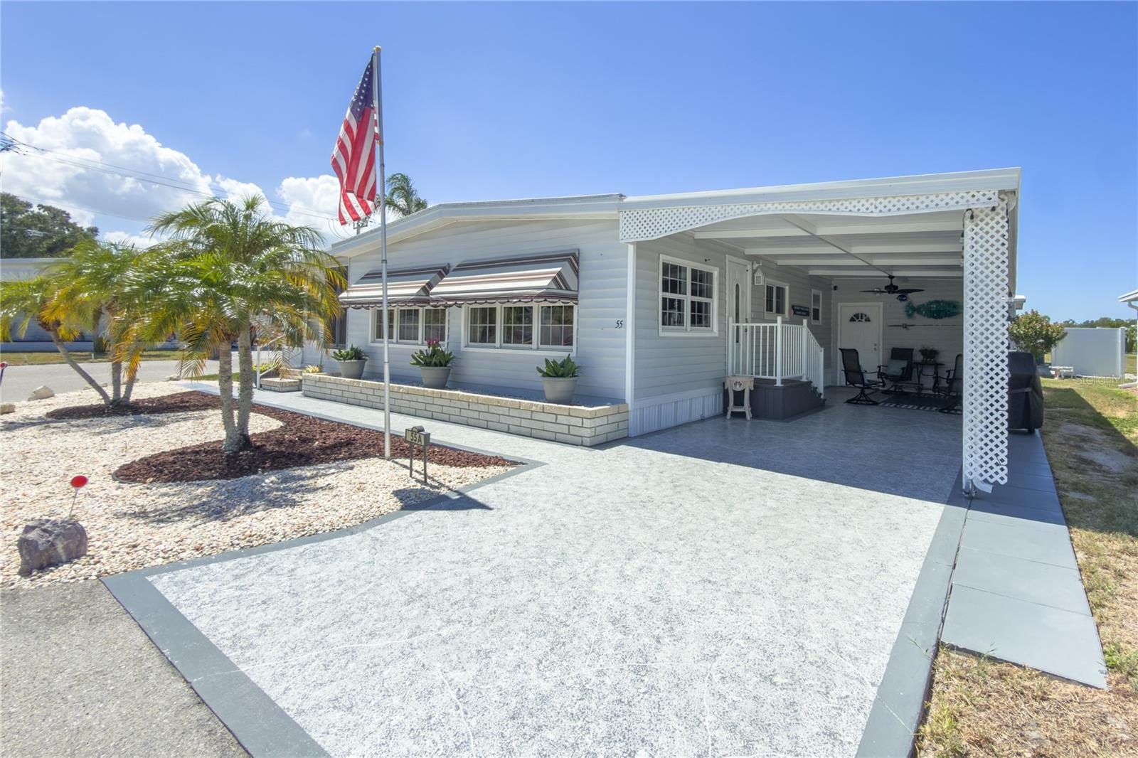 PALM LAKE ESTATES - Residential