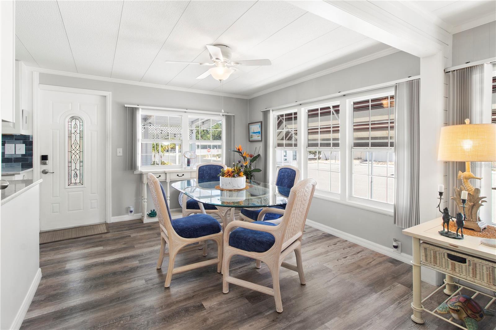 PALM LAKE ESTATES - Residential