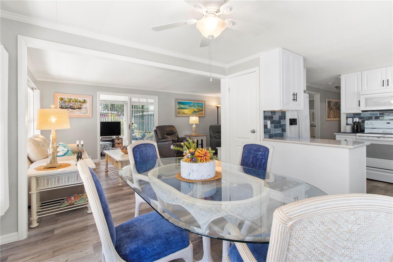 PALM LAKE ESTATES - Residential